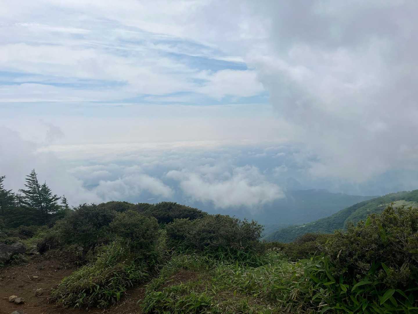 赤薙山往復 | 天空の回廊を越えて、雄大な日光連山を望む絶景稜線ルートの写真