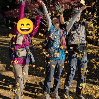 「金の雨が降るぜ〜💴💰」🎊

お金ではないけど、本当に楽しそう☺️
私は写ってませんが、これが今日一番の写真かな📷