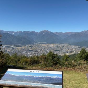 珍しく誰にも会わず山頂に到着
途中、熊鈴とSpotify流しながら。

山頂には、車で来た方が沢山いました(^.^)