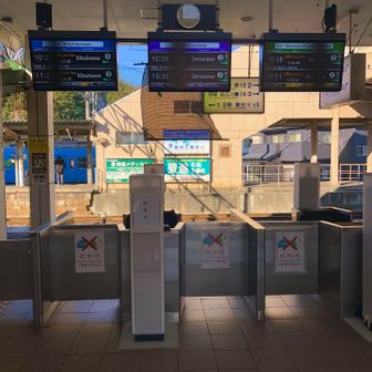 八日市駅に来ましたが、ダイヤが遅れていました。