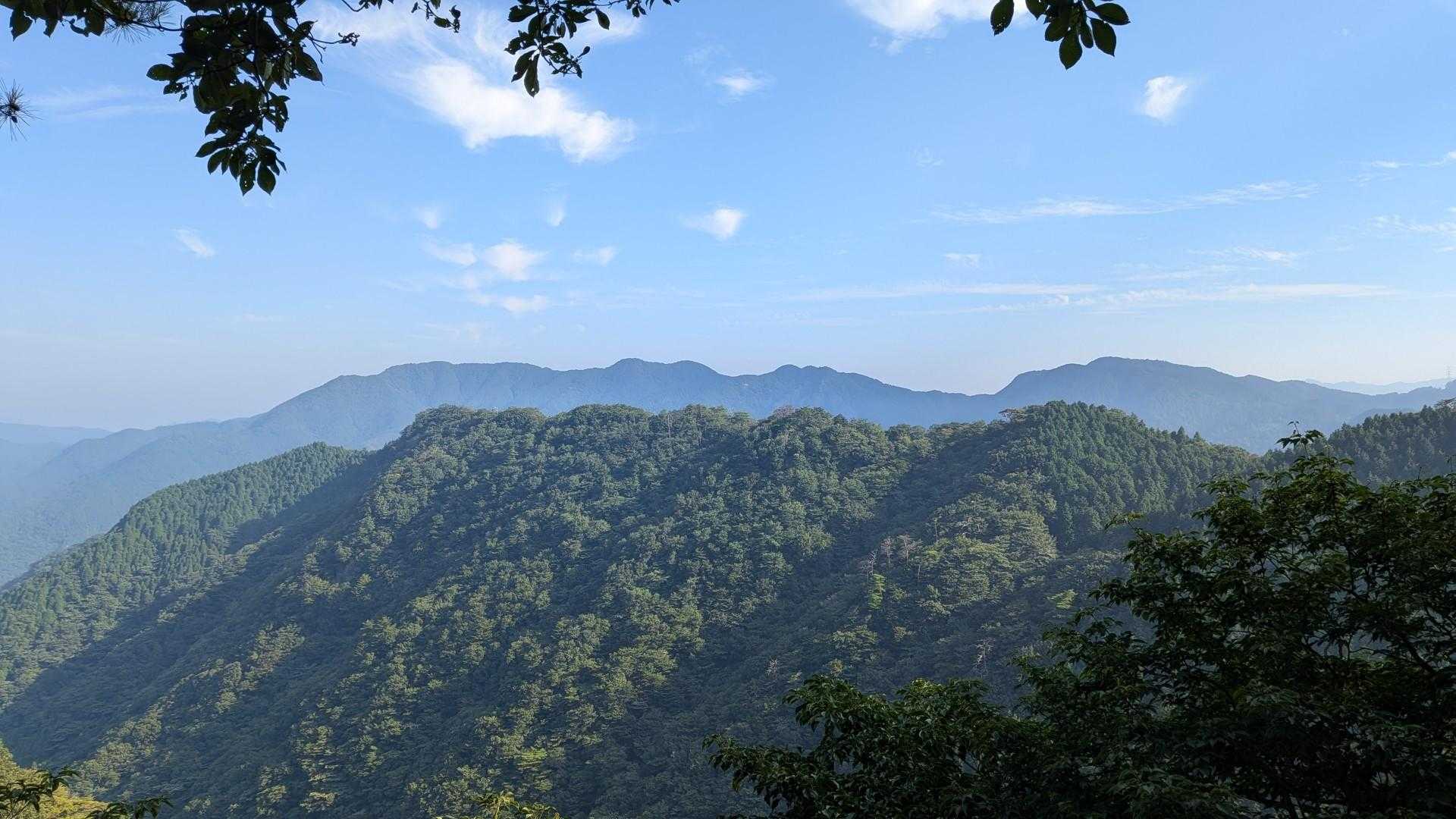 展望所から三国・国見山方面