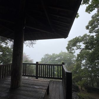 東屋て1時間ほど雨宿り
