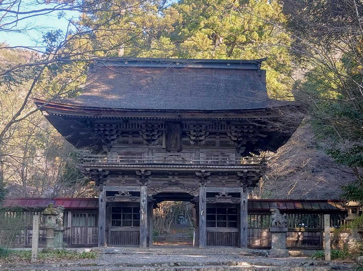 大矢田神社の山門は、非常に立派です。
