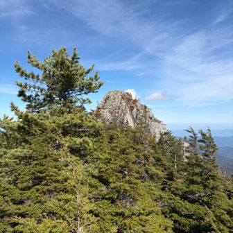 武信白岩山。どうやって登るんだろう？