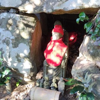 日本坂のお地蔵さん。安全祈願。