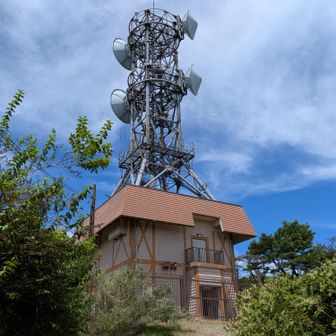 歩きはじめて約1時間
さっき遠くに見えた電波塔の横を抜けると