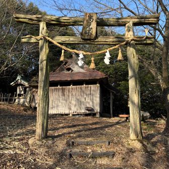 高見峰神社
夏に来た時は草ボーボーでしたが、刈ってくれてます^ ^社も手入れされてます