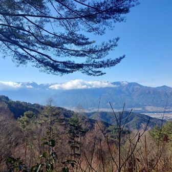 栂平は少しだけ景色があります
空木岳はみえましたが、木曽駒ヶ岳に雲がかかってしまいました