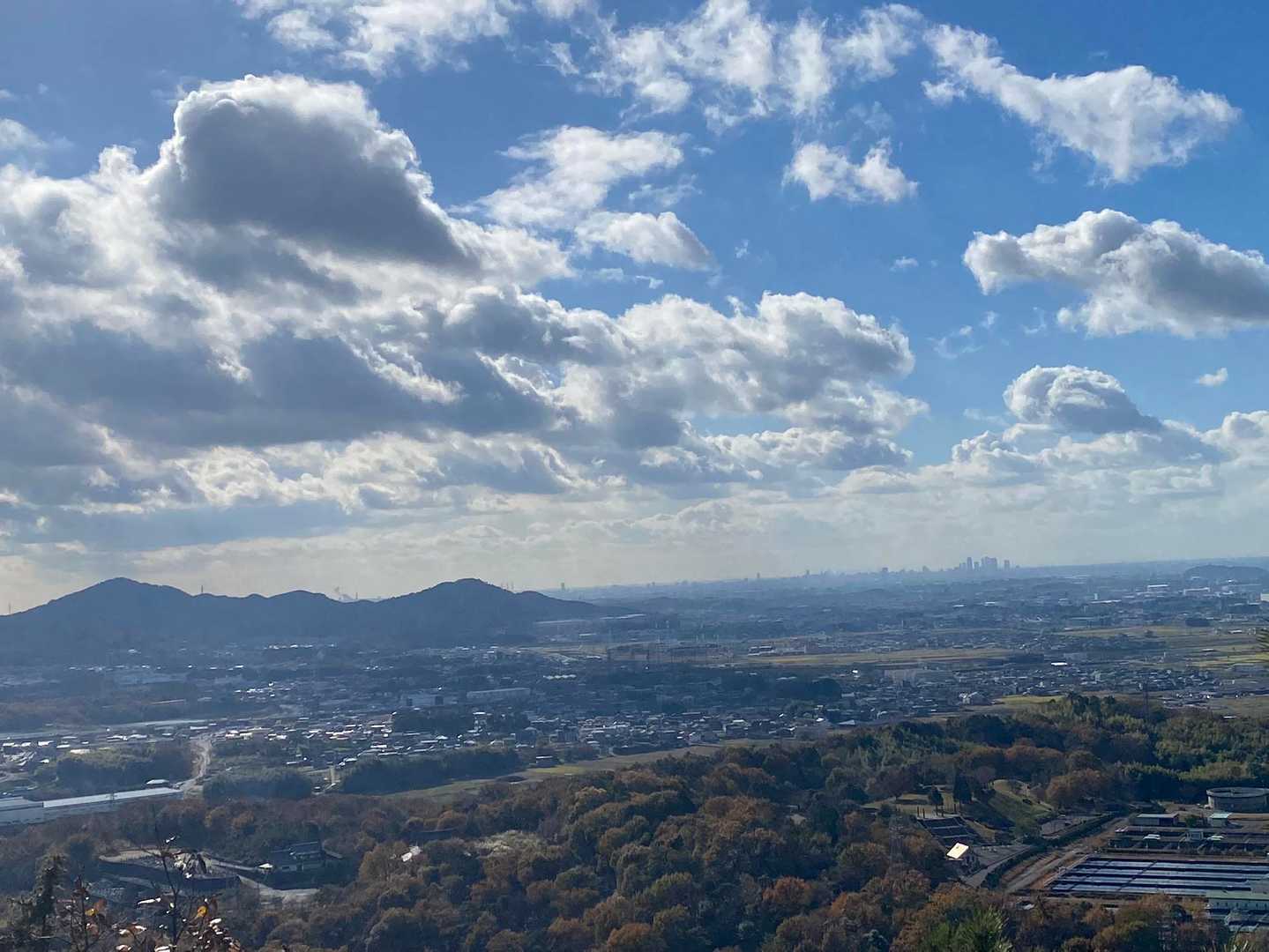 入山から15分で、名古屋駅ビル群が見えます