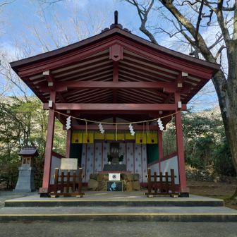 奥の院到着！パワースポットを感じます！