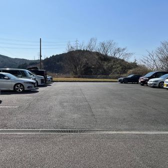 下山後の五葉湖駐車場　皆さんどこに行ったのか結構駐車してました