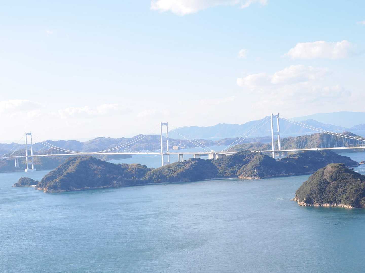 眼下に来島海峡大橋ドーン