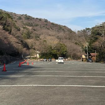 下山しましたら三池岳ぶりの
Guestさんこんにちは！よくお逢いします
今日はコラボで雨乞岳だったそうです
306と477の解除話やら何やらしばし歓談
お疲れ様でしたー