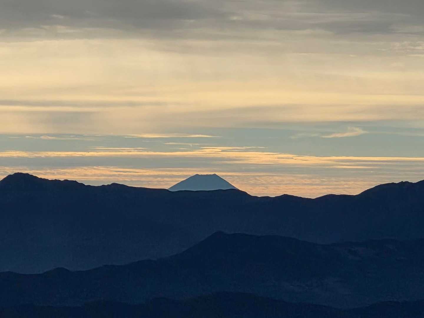 富士山🗻✨🤩
ずーっと見えてて、ロープウェイ乗り場からも見えました🗻