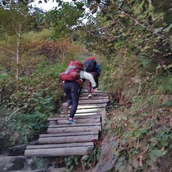 単に稜線歩くだけじゃないとこももちろんあり🧗
