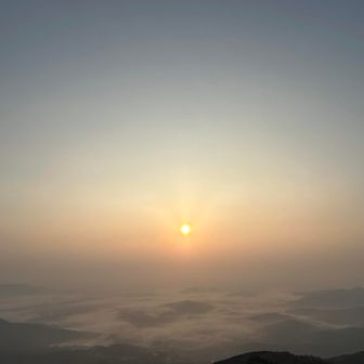 女体山に戻ってきました
最近のこの霞はいったい？
黄砂？花粉？