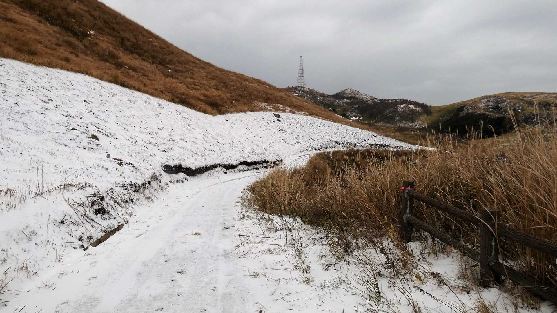 雪を踏みしめる音ザクザクと