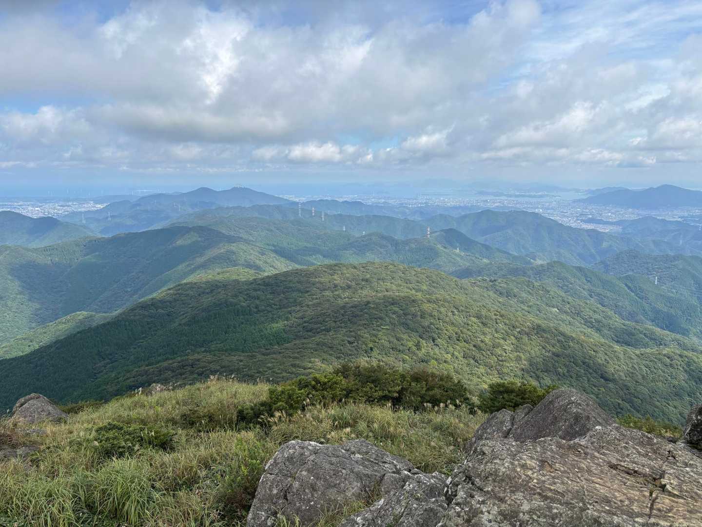 皿倉山の鉄塔が見えます
香春町の採銅所駅から皿倉山まで縦走する人が多いですよね
私は絶対無理です😅