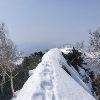 うげ！ここにきてナイフリッジ！
堰堤に階段にトラバースにクラックときて最後にこれか。さすが最難関、いい仕事する。