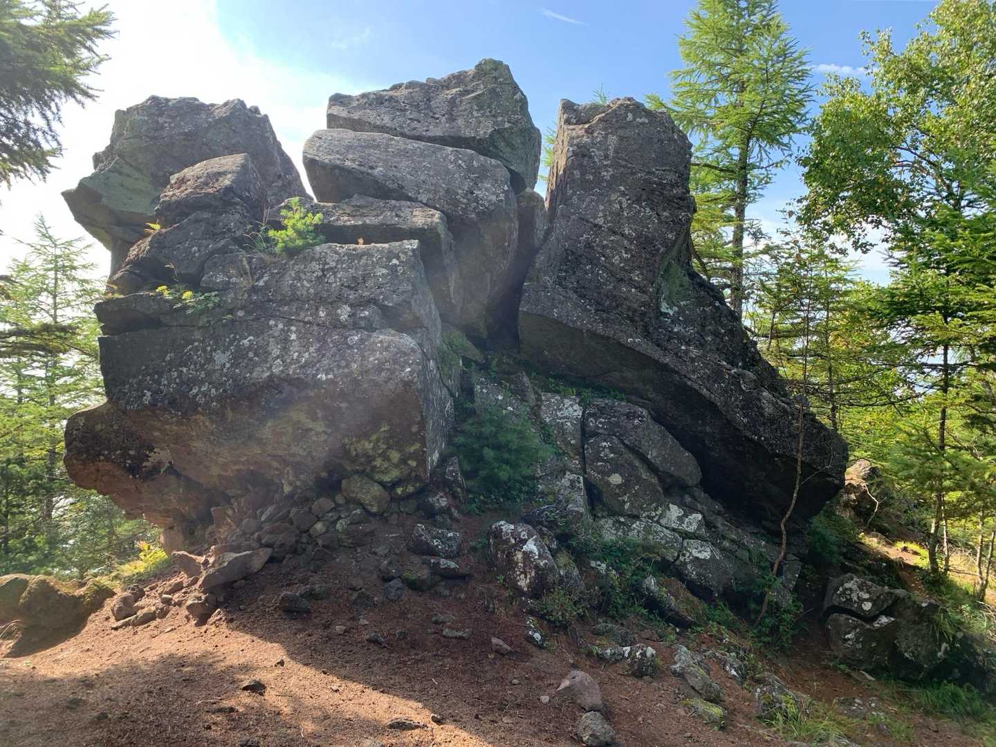 おっきな岩🪨