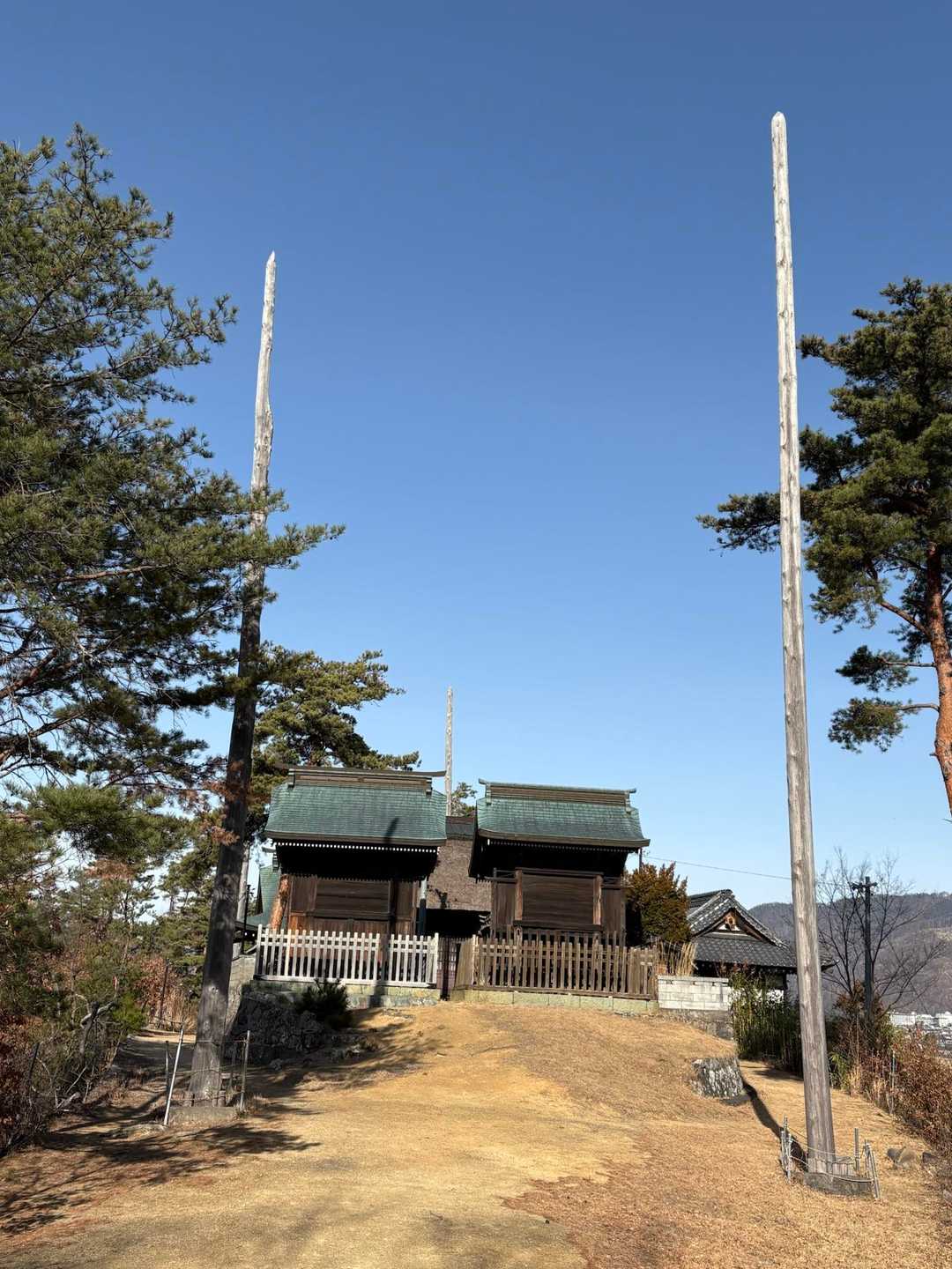 千鹿頭神社 御柱が建っていました。