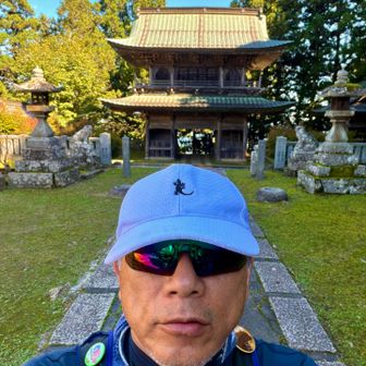 フォロワーさんのレポを見て、ココのお寺は冠雪期に来たいとずっと思ってましたが、なかなかタイミング合わず…    

また下からの登山道で雪がある時に来ます❄️
