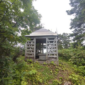 山頂の四阿