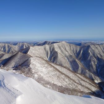 名もなき山々
奥に十勝平野