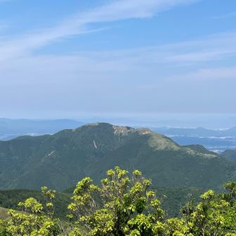 綿向山⛰️✨
向こうから見る雨乞岳はドーンと素敵💓
あっちからも来てみたいな。