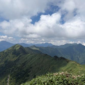 東黒森への登山道には人影は見られない