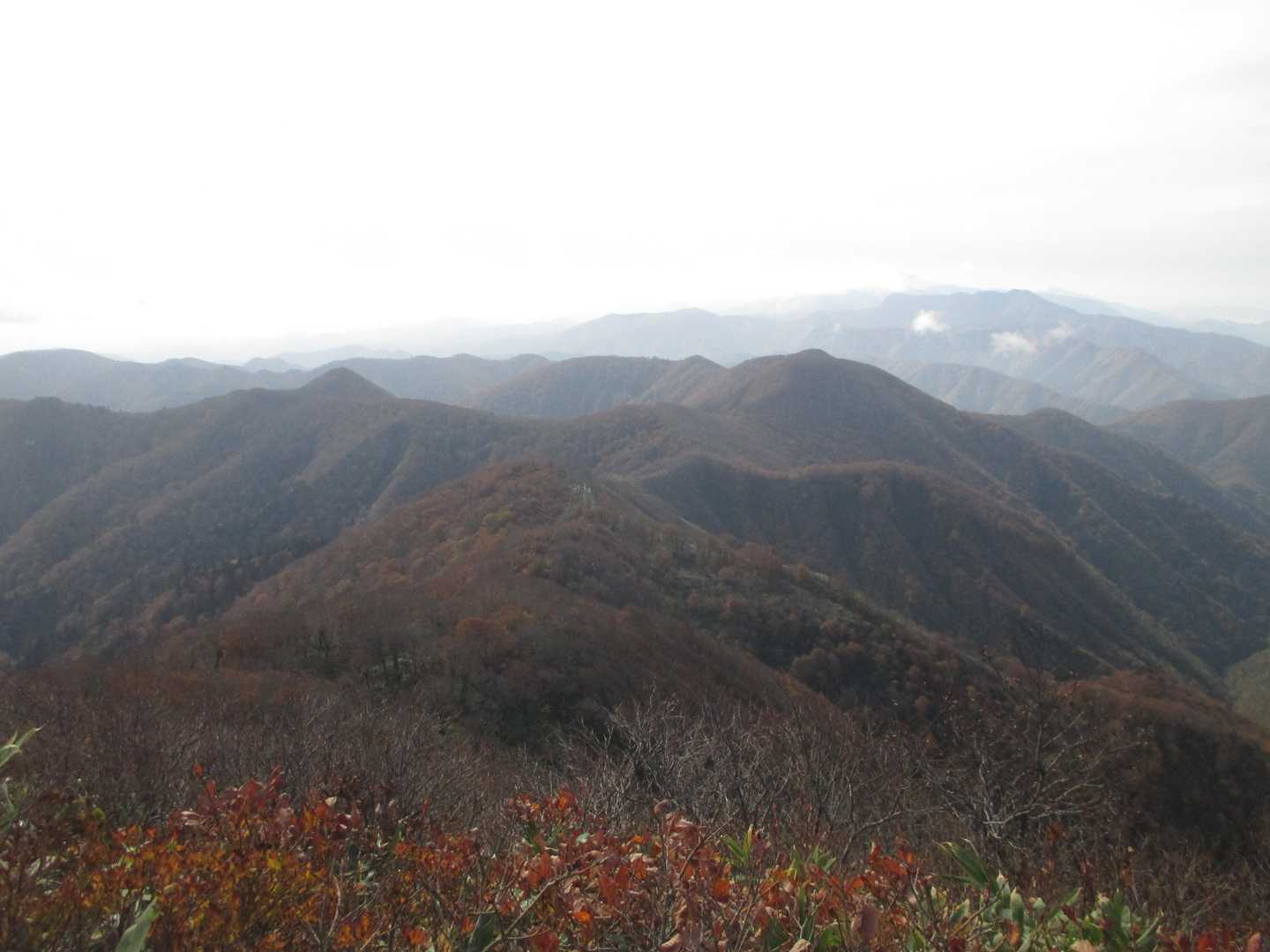 関山トンネル-寒風山-白髪山 往復コースの地図・登山ルート・登山口