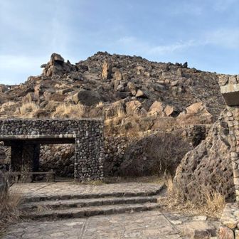 ちょっと座って考えようかな。