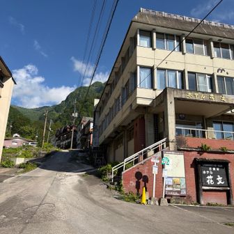 この町並み💯
この先に
足湯あったけど
お湯が無かった