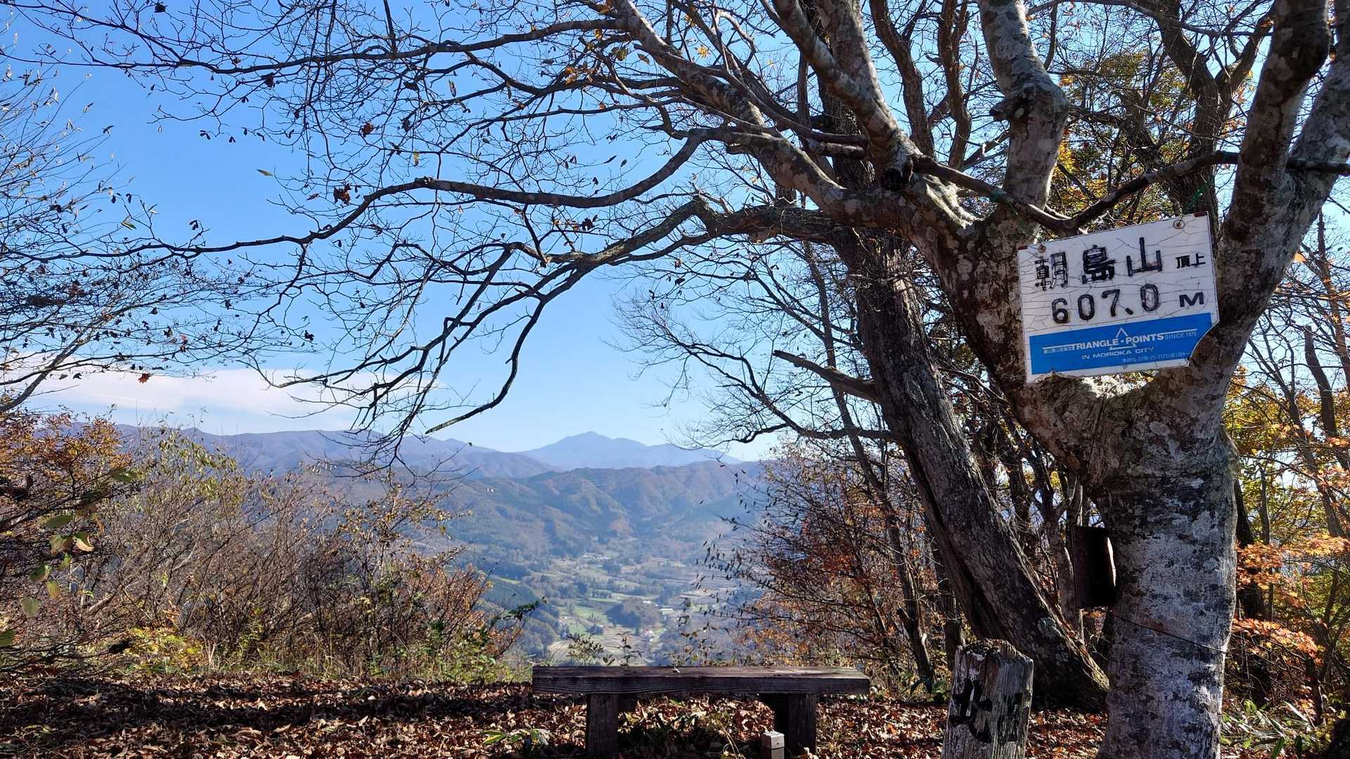 奥に早池峰山