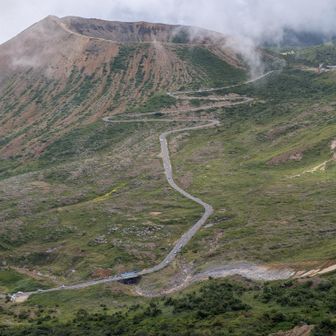 駱駝山からの吾妻小富士
50分粘って‥
どうにか見られました✨️