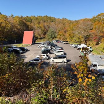 天生峠駐車場へ

春のお花の時期も素敵だったけど、
紅葉時期の籾糠山も本当に素敵でした。
誘ってくれた相棒はーちゃんに感謝ﾃﾞｽ 𒀭˖⁺