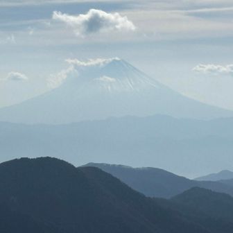 富士山霞んでる