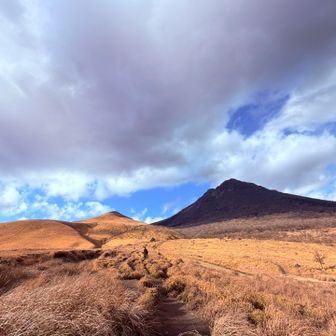 　　　無事下山完了〜
　　　登山口も強風🌬️でした

　　　次回はきっと樹氷の由布岳を
　　　　　　　　お伝えしますので☺️