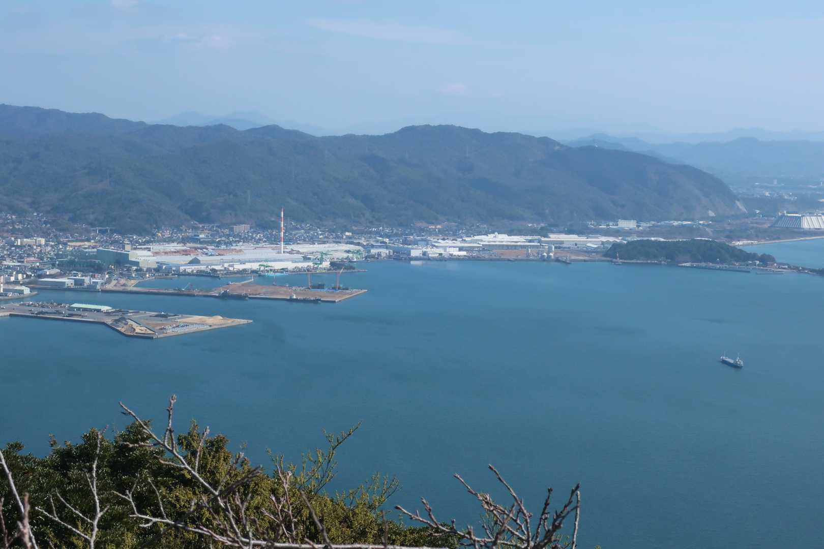 南側展望台から茶臼山方面👀