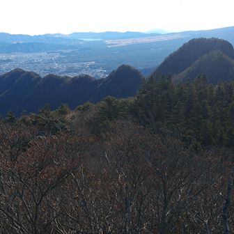 十二ヶ岳のギザギザ12峰が見えました