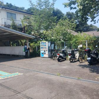 ゴールの田浦駅。

色々道を間違えたりで、本当にくたびれた。

体力の低下もあるのだろうが、自分の登山スタイルを見直す時期なのかもしれないな。

いつまでも、若いわけじゃないからな。

とりあえず、ひとっ風呂浴びて、水もたくさん飲みたい。

とくに今は飯より、水が欲しいな。

お疲れさまでした。