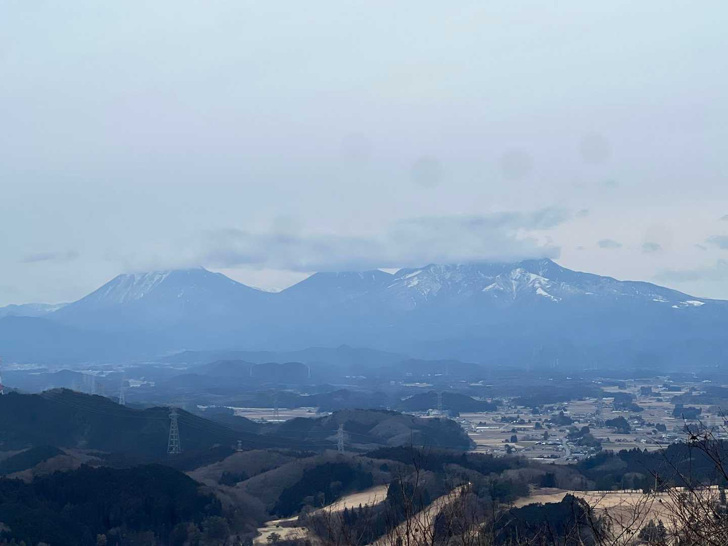 日光方面をズーム。男体山、大真名子山、女峰山。