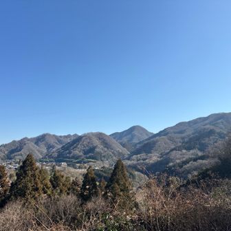 駅に向かう途中、里山の風景
いい天気☀️