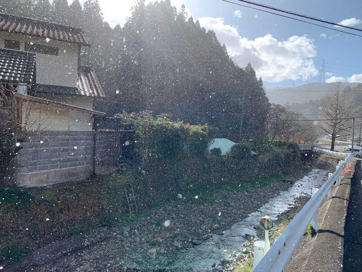 寒いとは思ったけど、まさか雪☃️が降るなんて。
いやーほんと、寒かったー！