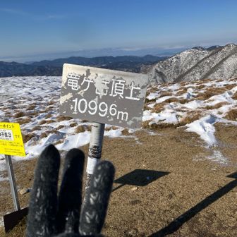 2座目竜ヶ岳登頂。
なぜか、3。
疲れて疲弊してやばくなってます。
(￣∀￣)
