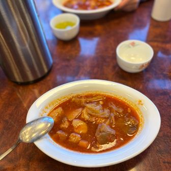 小屋に戻ってお昼は評判のボルシチを。

送りの車に合わせて14:00までまったり過ごしました😄