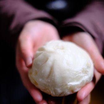 肉まんは薪ストーブの上に載せたら
すぐに焦げちゃって😭
その後蒸して美味しくいただきました♪