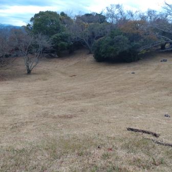 開校記念日登山で舞台になっていた窪地ですよー😆