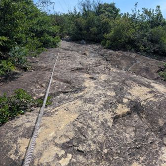 次の山はかなりの急登です
