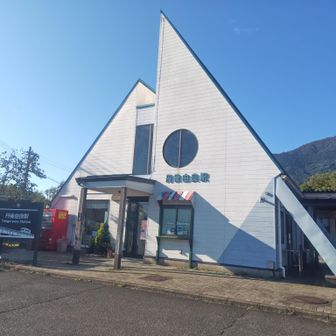 丹後由良駅。
喫茶店もあるよう。